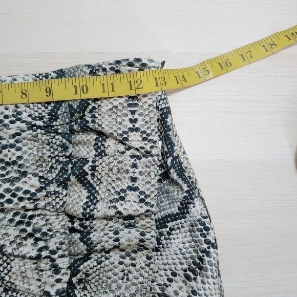 ZARA Snake print front ruffle pencil skirt - Picture 5 of 9